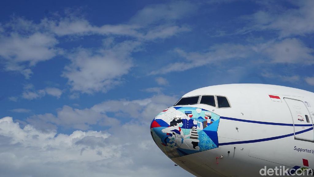 Potret Pesawat Garuda Indonesia  yang Bermasker Baru