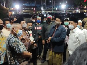 Keluarga Buka Suara soal 6 Pengikut Habib Rizieq Tewas Ditembak di Tol Keluarga Buka Suara soal 6 Pengikut Habib Rizieq Tewas Ditembak di Tol