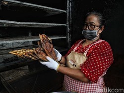 Awalnya Dianggap Remeh, Usaha Ikan Asap di Pulau Rupat Menggiurkan