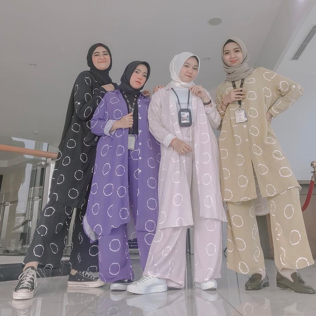 Inspirasi OOTD Hijab Simple ala Selebgram Cantik Natasha Farani