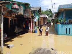 Sungai Ciujung Serang Meluap, TPS Warga Korban Banjir Dipindahkan