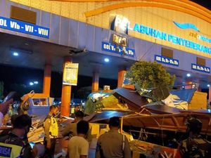 Truk Tabrak Pintu Tol Pelabuhan Bakauheni, 3 Orang Tewas