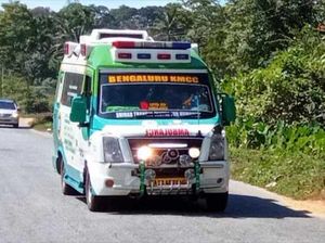 Salut! Warga Buka Jalan buat Ambulans, Jarak 370 Km Ditempuh 4 Jam