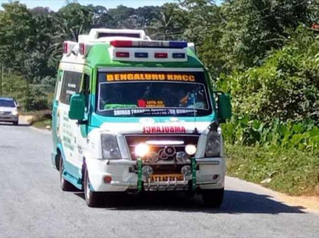 Salut! Warga Buka Jalan buat Ambulans, Jarak 370 Km Ditempuh 4 Jam Salut! Warga Buka Jalan buat Ambulans, Jarak 370 Km Ditempuh 4 Jam