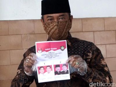Bagyo Rival Gibran Nyoblos di TPS Penumping