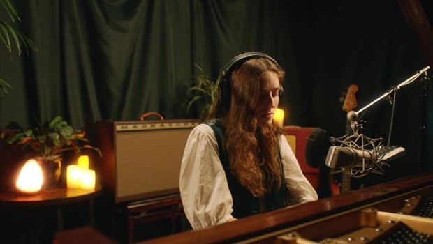 Penyanyi folk dengan lagu bikin rileks Birdy/Instagram/@birdyinstagram