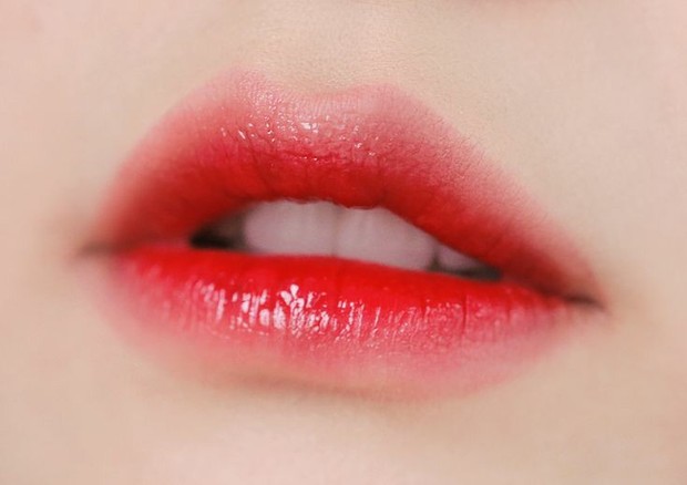 Blurred lips/Foto: Pinterest/stylenanda kilas balik tren makeup 2020