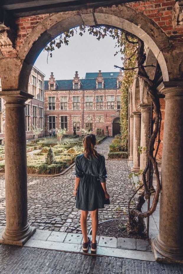 Jika mengunjungi kota besar, pasti ada museem, situs sejarah, dan bangunan seni lainnya.