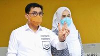 Momen Machfud Arifin dan Eri Cahyadi Nyoblos di Pilwali Surabaya