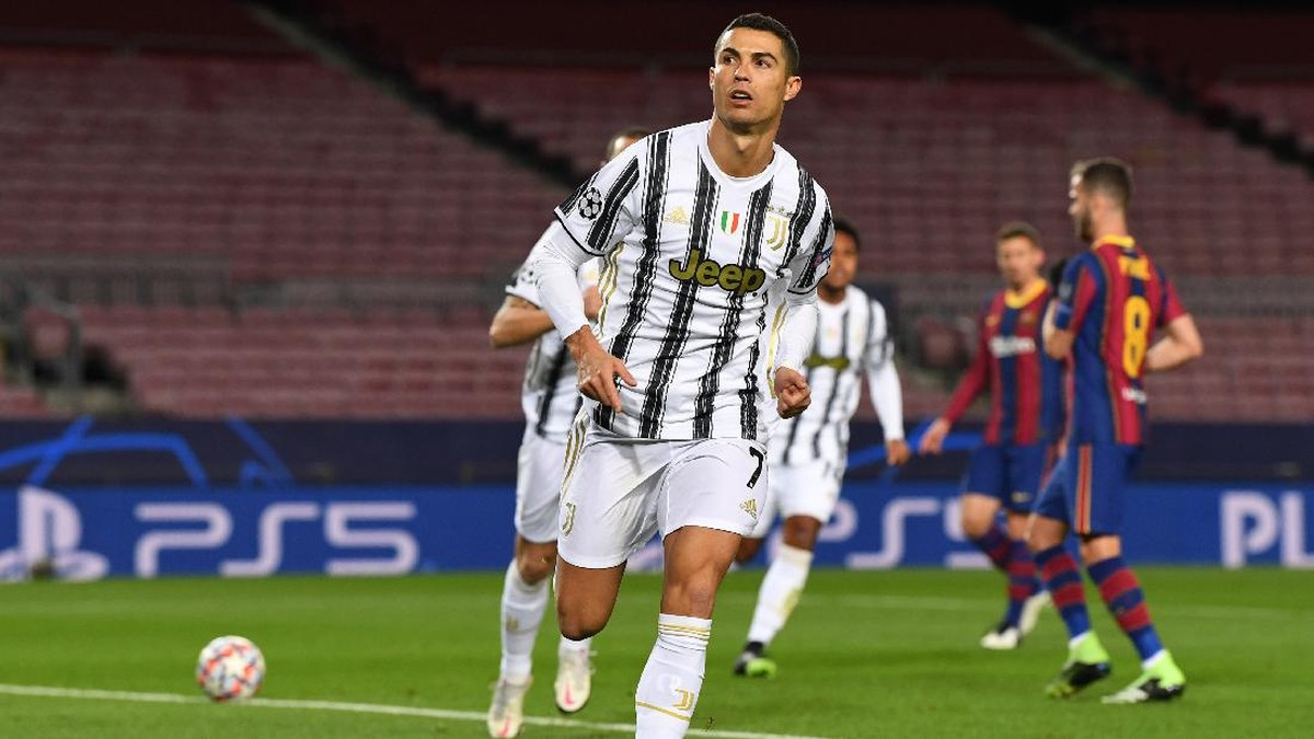 Cristiano Ronaldo mencetak dua gol saat Juventus menang 3-0 di markas Barcelona di Liga Champions (Foto: Getty Images/David Ramos)
