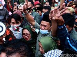 Video Kerumunan Massa Sambut Paslon Dadang-Sahrul Gunawan