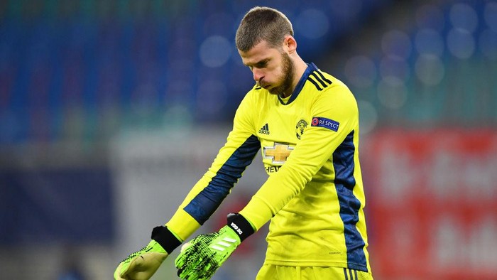 LEIPZIG, GERMANY - DECEMBER 08: David De Gea of Manchester United reacts during the UEFA Champions League Group H stage match between RB Leipzig and Manchester United at Red Bull Arena on December 08, 2020 in Leipzig, Germany. Sporting stadiums around Germany remain under strict restrictions due to the Coronavirus Pandemic as Government social distancing laws prohibit fans inside venues resulting in games being played behind closed doors. (Photo by Stuart Franklin/Getty Images)
