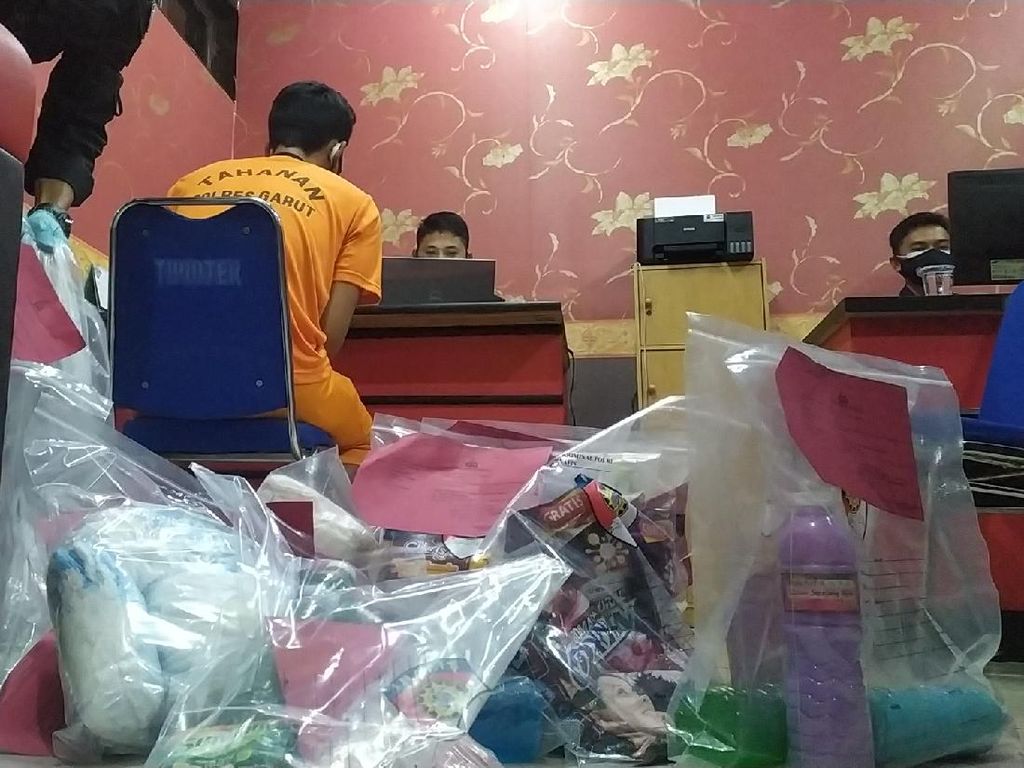 Jual Pampers Kedaluarsa, Pedagang di Garut Ditangkap Polisi Jual Pampers Kedaluarsa, Pedagang di Garut Ditangkap Polisi