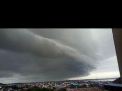 Fenomena Awan Tsunami Hebohkan Warga Parepare Sulsel