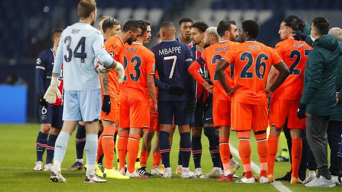 Players of Paris Saint Germain and Istanbul Basaksehir leave the pitch, after an argument between the Turkish players and the fourth referee during the Champions League group H soccer match between Paris Saint Germain and Istanbul Basaksehir at the Parc des Princes stadium in Paris, Tuesday Dec. 8 , 2020. (AP Photo/Francois Mori)