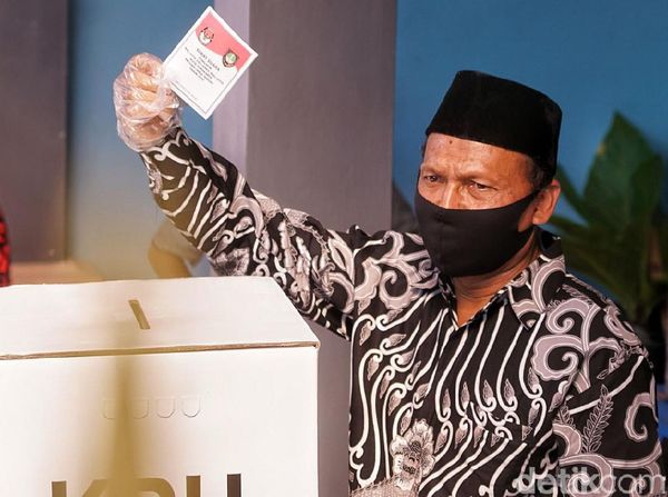 Dikawal Tikus Pithi Hanata Baris, FX Supardjo Nyoblos di TPS 28
