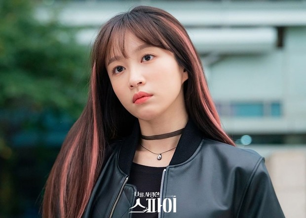 Hani EXID dengan blazer kulit/Sumber: instagram.com/mbcdrama_now Hani EXID dengan blazer kulit/Sumber: instagram.com/mbcdrama_now