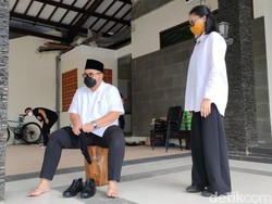 Cabup Dhito Nyoblos Pakai Sepatu Almarhum Taufiq Kiemas