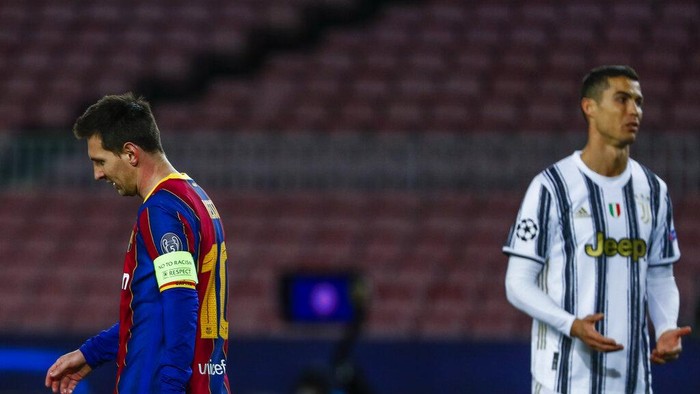 Barcelonas Lionel Messi, left, reacts next to Juventus Cristiano Ronaldo during the Champions League group G soccer match between FC Barcelona and Juventus at the Camp Nou stadium in Barcelona, Spain, Tuesday, Dec. 8, 2020. (AP Photo/Joan Monfort)