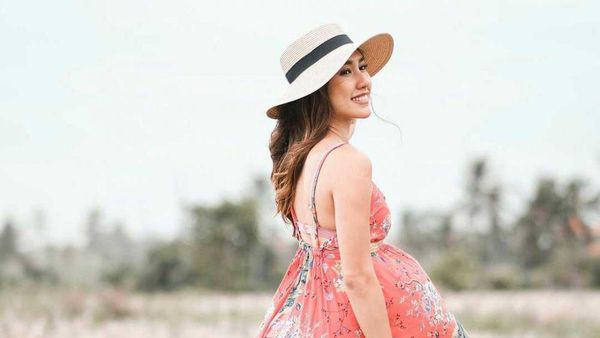 7 Potret Louise Anastasya yang Umumkan Kehamilan Pertama di Usia 38