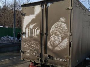 Mobil Kotor Berdebu Malah Jadi Kanvas Lukisan, Hasilnya Bikin Takjub