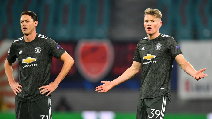 LEIPZIG, GERMANY - DECEMBER 08: Nemanja Matic (L) and Scott McTominay (R) of Manchester United react after seeing their side concede a second goal during the UEFA Champions League Group H stage match between RB Leipzig and Manchester United at Red Bull Arena on December 08, 2020 in Leipzig, Germany. Sporting stadiums around Germany remain under strict restrictions due to the Coronavirus Pandemic as Government social distancing laws prohibit fans inside venues resulting in games being played behind closed doors. (Photo by Stuart Franklin/Getty Images)