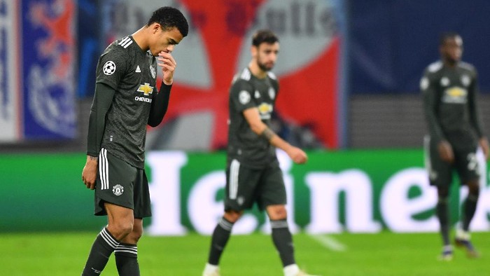 LEIPZIG, GERMANY - DECEMBER 08: Mason Greenwood of Manchester United looks dejected during the UEFA Champions League Group H stage match between RB Leipzig and Manchester United at Red Bull Arena on December 08, 2020 in Leipzig, Germany. Sporting stadiums around Germany remain under strict restrictions due to the Coronavirus Pandemic as Government social distancing laws prohibit fans inside venues resulting in games being played behind closed doors. (Photo by Stuart Franklin/Getty Images)