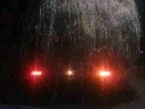 Heboh Genderuwo, Ternyata Mobil Pikap Angkut Jerami Kering