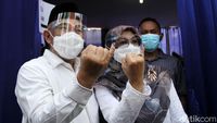 Didampingi Istri, Mohammad Idris Nyoblos di TPS 14