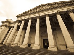 Telanjang di Depan Museum, Mahasiswi Ini Menangi Kontes Bokong Indah 2020