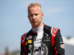 Lakukan Pelecehan Seksual, Rookie F1 Ini Minta Maaf