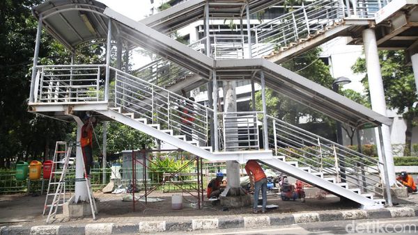 Perawatan JPO Ibu Kota Dikebut Jelang Tahun Baru