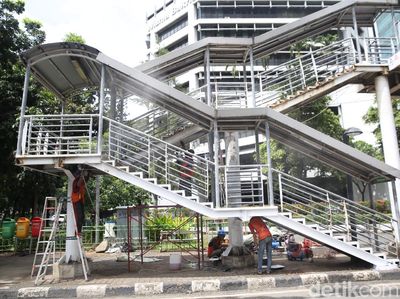 Perawatan JPO Ibu Kota Dikebut Jelang Tahun Baru