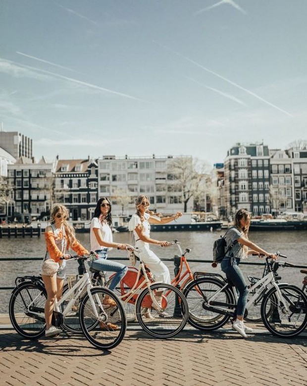 Strategi patungan akan efektif membuat liburan menjadi lebih murah.