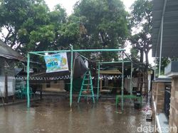 Bocor Diguyur Hujan, Warga Situbondo Pindah Nyoblos ke TPS Dadakan