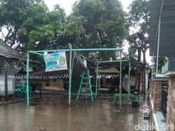 Bocor Diguyur Hujan, Warga Situbondo Pindah Nyoblos ke TPS Dadakan