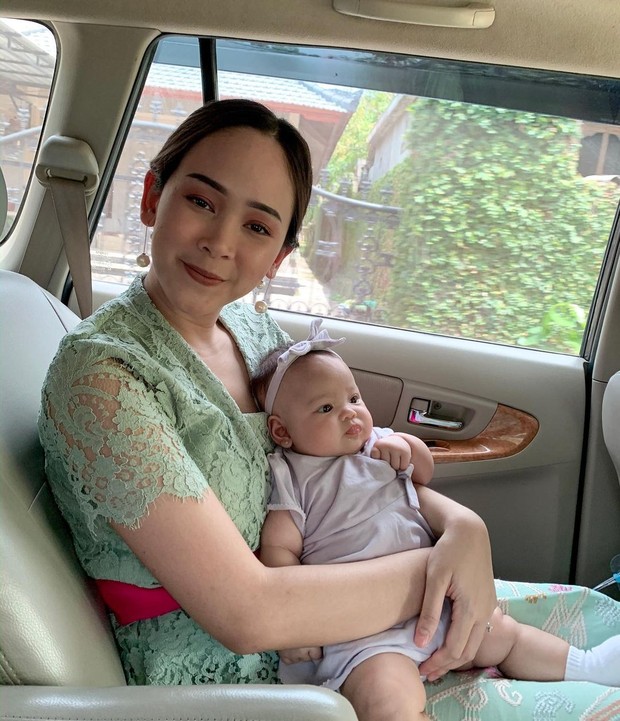 Potret Influencer Almiranti Fira/sumber: www.instagram.com/almirantifira/ Almiranti Fira yang tahun ini resmi menjadi seorang ibu.