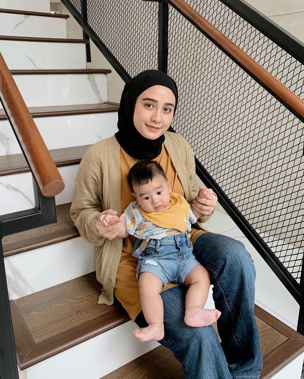 Influencer Helmi Nursifah yang tahun ini resmi menjadi seorang ibu.