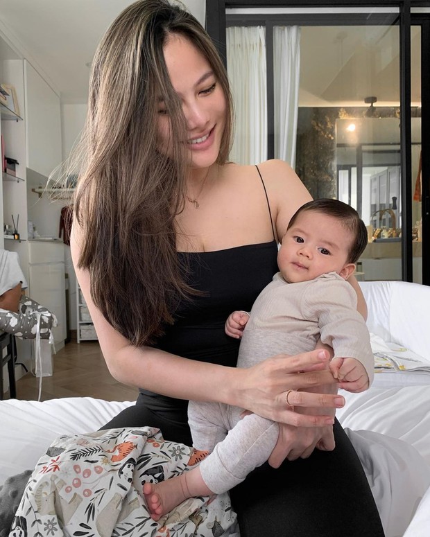Influencer Vinna Gracia yang tahun ini resmi menjadi ibu.