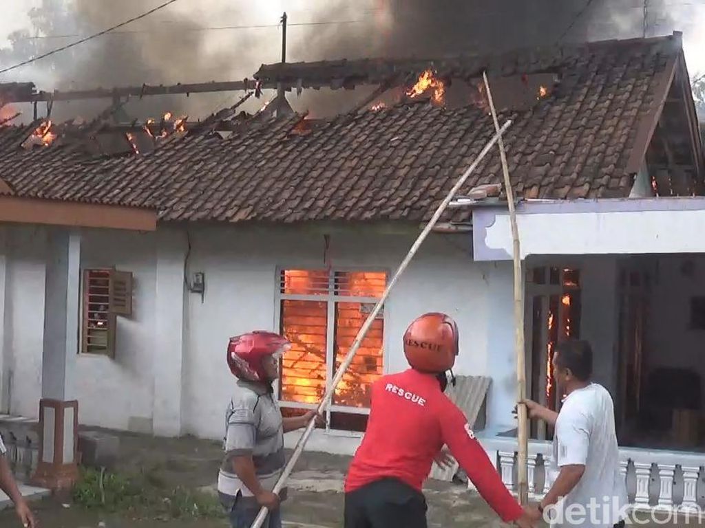 Rumah Produksi Sepatu di Mojokerto Terbakar Saat Ditinggal Nyoblos, 1 Luka