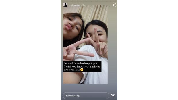 Saudara kembar mendiang Melisha Pricilla Sidabutar, Melitha Sidabutar, mengunggah foto kenangan bersama kakaknya