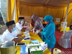 Suasana TPS Cawalkot Benyamin Davnie Nyoblos, Warga Dicek Suhu Tubuh