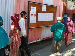 Datang Ke TPS Banyak Warga Pacitan Lupa Bawa KTP dan Pulpen