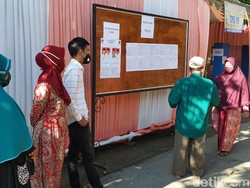 Datang Ke TPS Banyak Warga Pacitan Lupa Bawa KTP dan Pulpen