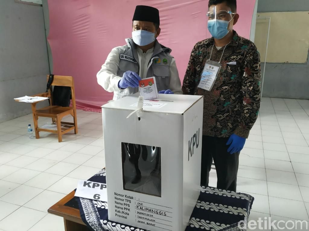 Wagub Jabar Nyoblos dan Pantau Penerapan Prokes di Pilkada Tasikmalaya Wagub Jabar Nyoblos dan Pantau Penerapan Prokes di Pilkada Tasikmalaya