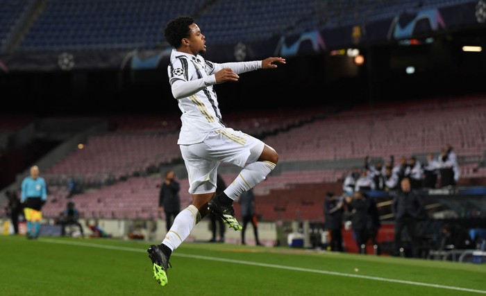 BARCELONA, SPAIN - DECEMBER 08: Weston McKennie of Juventus F.C. celebrates after scoring their teams second goal during the UEFA Champions League Group G stage match between FC Barcelona and Juventus at Camp Nou on December 08, 2020 in Barcelona, Spain. Sporting stadiums around Spain remain under strict restrictions due to the Coronavirus Pandemic as Government social distancing laws prohibit fans inside venues resulting in games being played behind closed doors. (Photo by David Ramos/Getty Images)