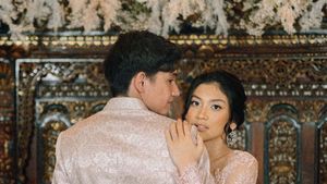 Foto: Inspirasi Tunangan Serba Simpel Adipati Dolken dan Canti Tachril