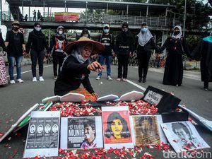 Aksi Teatrikal Ziarah Makam Warnai Peringatan Hari HAM Sedunia