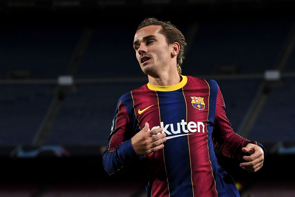 BARCELONA, SPAIN - DECEMBER 08: Antoine Griezmann of FC Barcelona looks on during the UEFA Champions League Group G stage match between FC Barcelona and Juventus at Camp Nou on December 08, 2020 in Barcelona, Spain. Sporting stadiums around Spain remain under strict restrictions due to the Coronavirus Pandemic as Government social distancing laws prohibit fans inside venues resulting in games being played behind closed doors. (Photo by David Ramos/Getty Images)