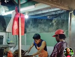 Giling Adonan Bakso Sampai ke Lengan, Netizen : Campur Asin Keringat